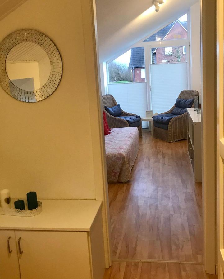 Gemuetliches Ferienhaus Hinterm Deich Nordstrand Luaran gambar